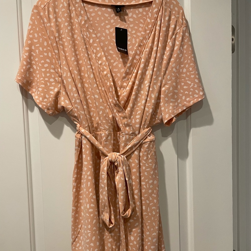 NWT Torrid Peach and white cross toe blouse